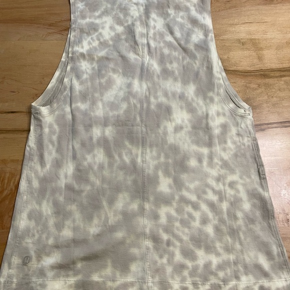 Lululemon tank. Size 2. Yellow/tan tie dye. - Picture 3 of 4